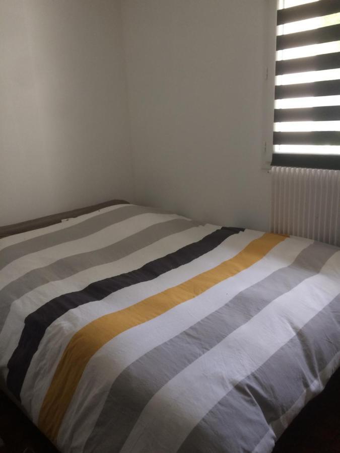 Maison Marylene Possibilite De Louer 2 Chambres Et Un Lit 1Place Supplementaire Ici C'Est Calme Et Simple Entretien Et Petit Dejeuner A Regler Sur Place Vous Gagnez 16 Pour-Cent Givry  Eksteriør bilde