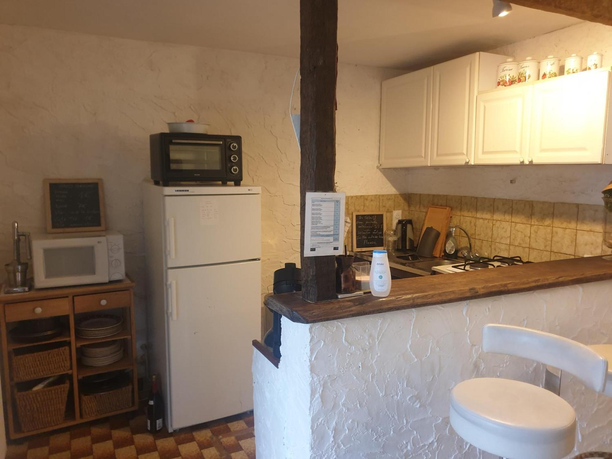 Maison Marylene Possibilite De Louer 2 Chambres Et Un Lit 1Place Supplementaire Ici C'Est Calme Et Simple Entretien Et Petit Dejeuner A Regler Sur Place Vous Gagnez 16 Pour-Cent Givry  Rom bilde