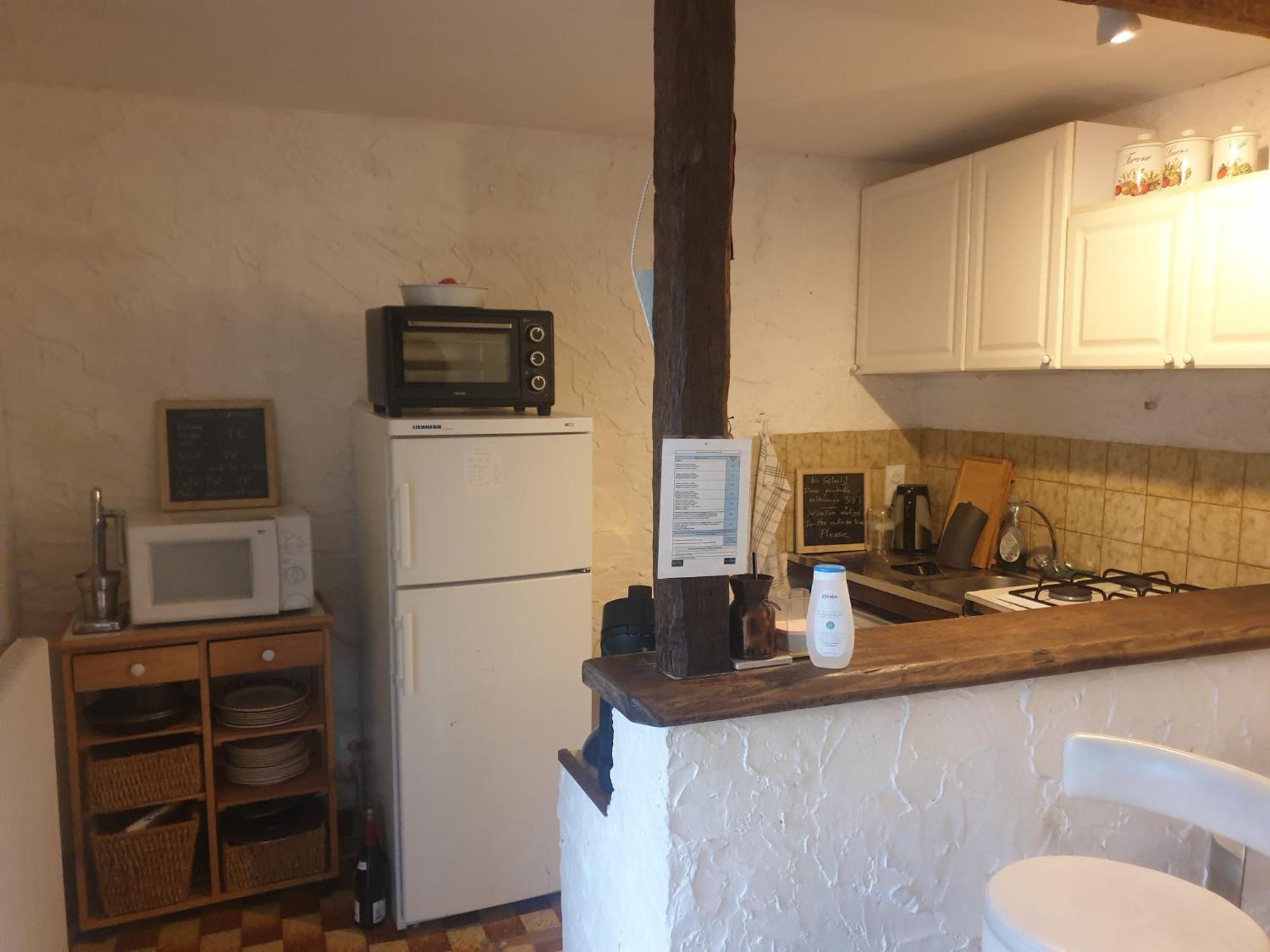Maison Marylene Possibilite De Louer 2 Chambres Et Un Lit 1Place Supplementaire Ici C'Est Calme Et Simple Entretien Et Petit Dejeuner A Regler Sur Place Vous Gagnez 16 Pour-Cent Givry  Rom bilde