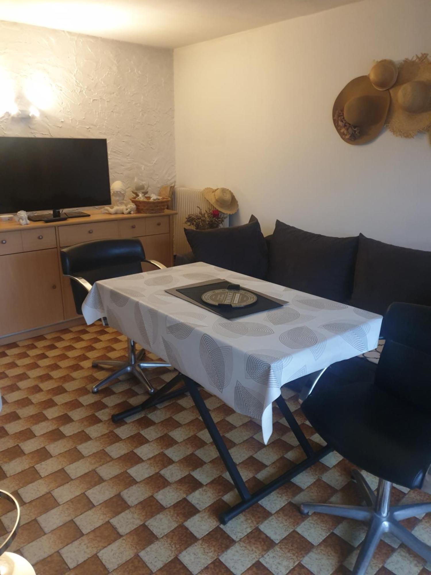 Maison Marylene Possibilite De Louer 2 Chambres Et Un Lit 1Place Supplementaire Ici C'Est Calme Et Simple Entretien Et Petit Dejeuner A Regler Sur Place Vous Gagnez 16 Pour-Cent Givry  Rom bilde
